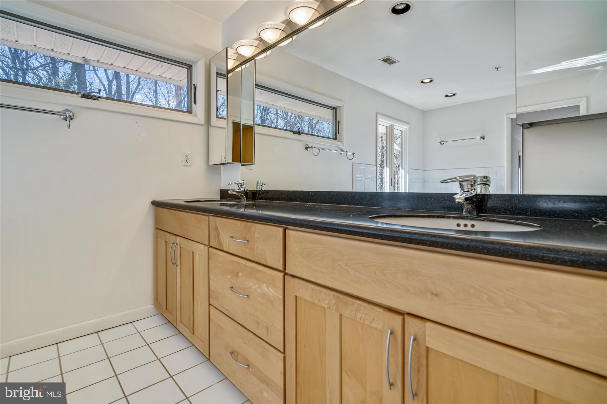 2751 Colonial Road Accokeek, MD 20607 - Photo 34 of 49 Double sink