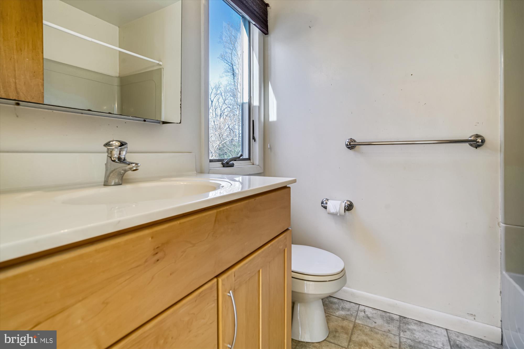 2751 Colonial Road Accokeek, MD 20607 - Photo 43 of 49 Upper level hall bath