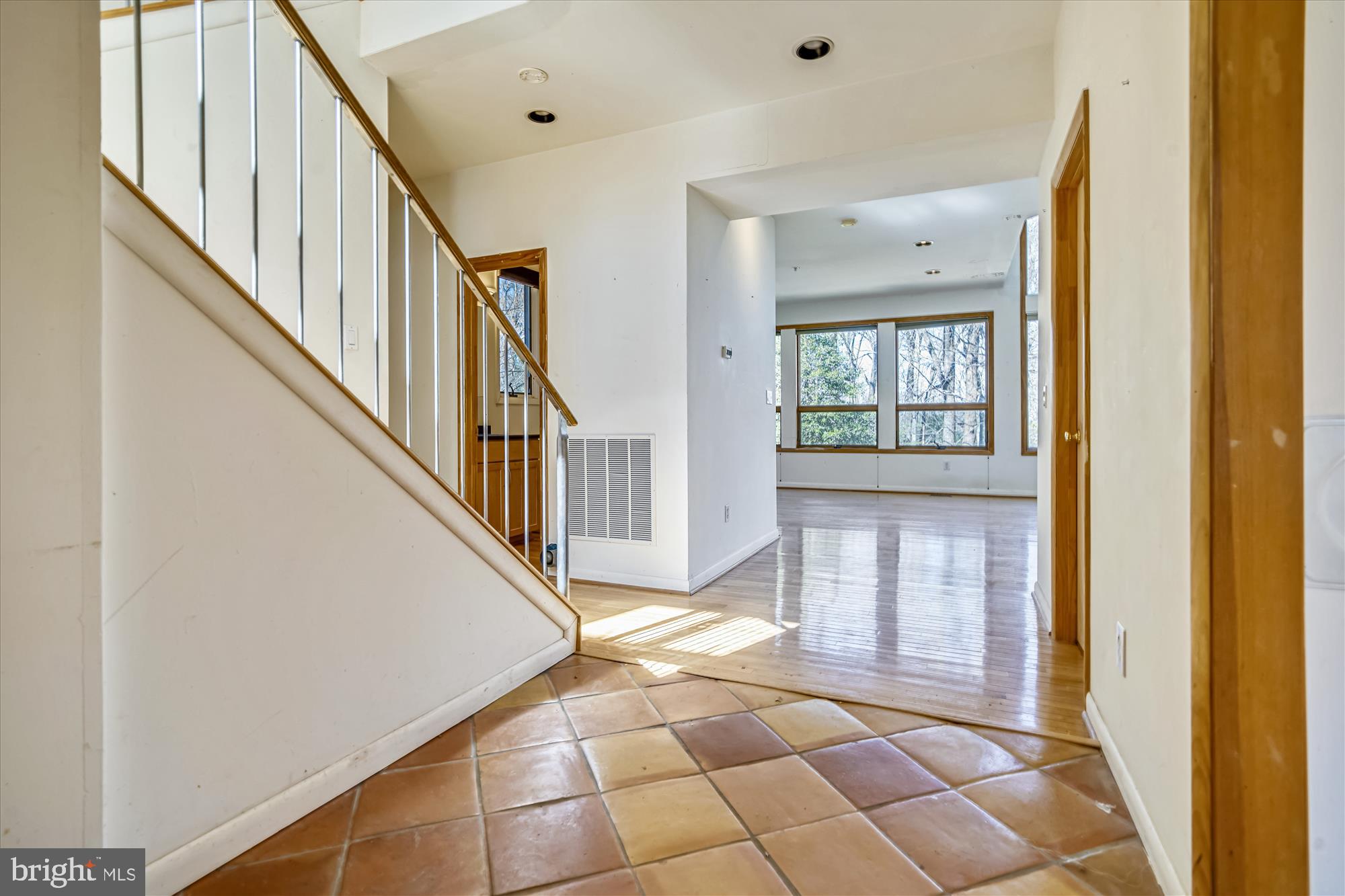 2751 Colonial Road Accokeek, MD 20607 - Photo 9 of 49 Entry foyer