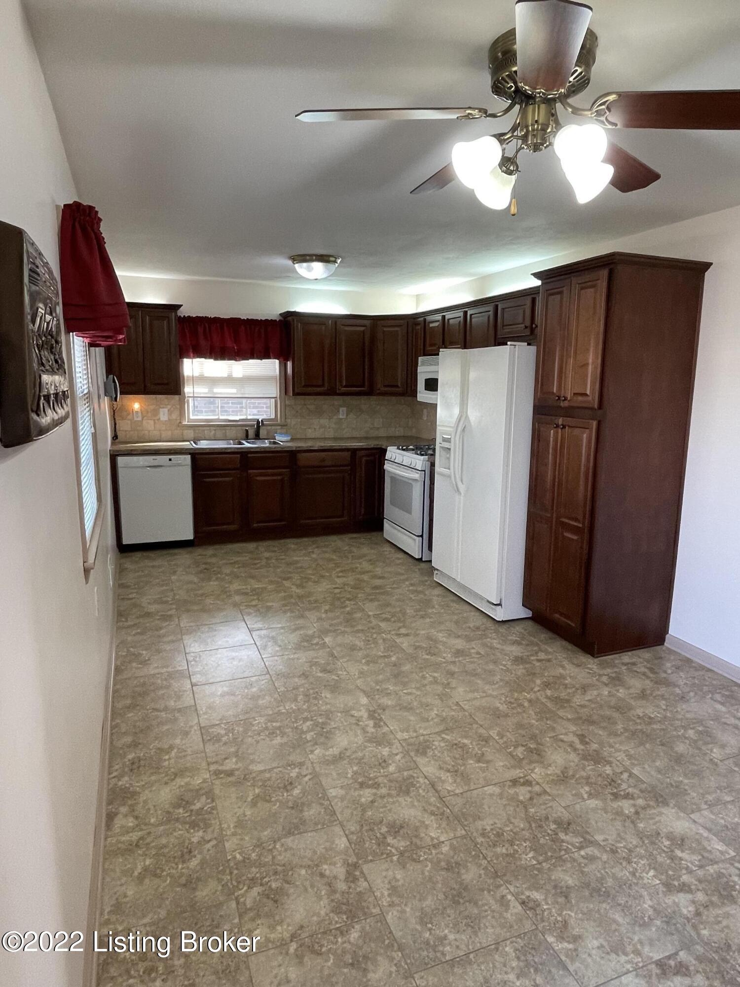 8611 Moody Road Louisville, KY 40219 - Photo 8 of 26 Eat in Kitchen