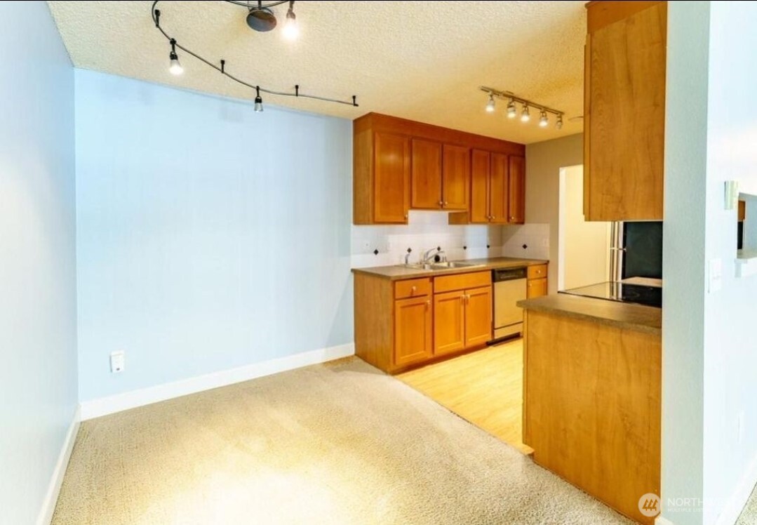8025 234th Street Southwest, Unit 103 Edmonds, WA 98026 - Photo 3 of 13