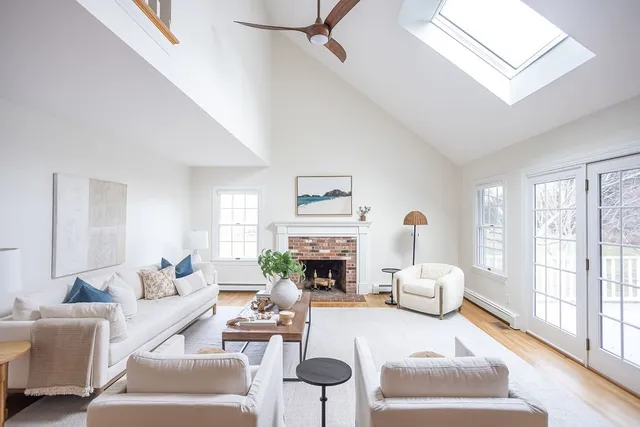 $1,249,000 | 126 Mitchell's Lane, Portsmouth, RI 02871