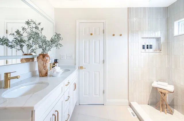 $1,249,000 | 126 Mitchell's Lane, Portsmouth, RI 02871