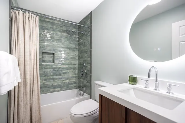 $1,249,000 | 126 Mitchell's Lane, Portsmouth, RI 02871