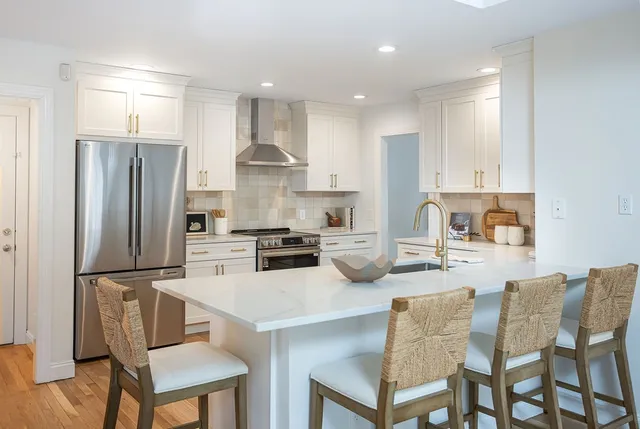 $1,249,000 | 126 Mitchell's Lane, Portsmouth, RI 02871