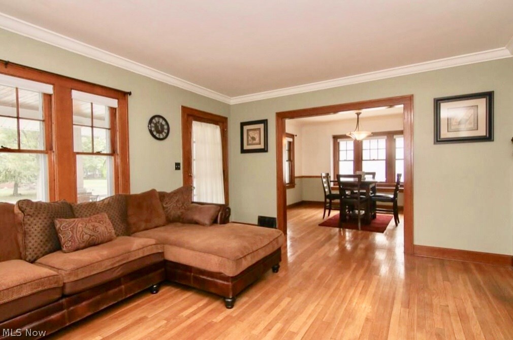 4501 Emerson Road Cleveland, OH 44121 - Photo 2 of 16
