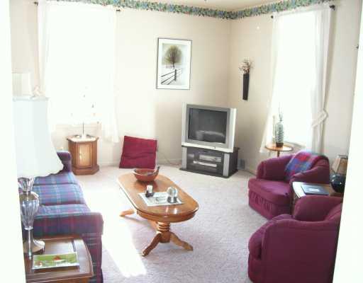 308 South Third Street Apollo, PA 15613 - Photo 4 of 7 Den/Family/Great Room.