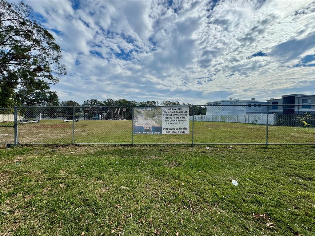 4033 North River View Avenue Tampa, FL 33607 - Photo 42 of 66 a view of a green field