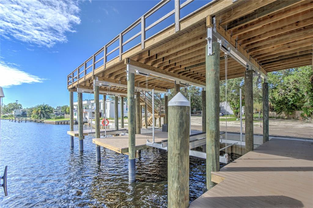 4033 North River View Avenue Tampa, FL 33607 - Photo 9 of 66 a view of a ocean from a balcony