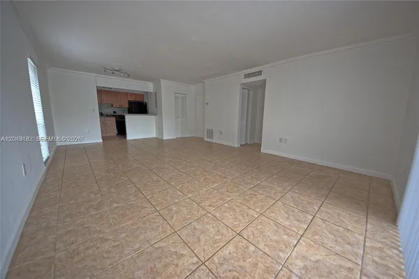 $2,200 | 6900 North Kendall Drive, Unit A209, Pinecrest, FL 33156