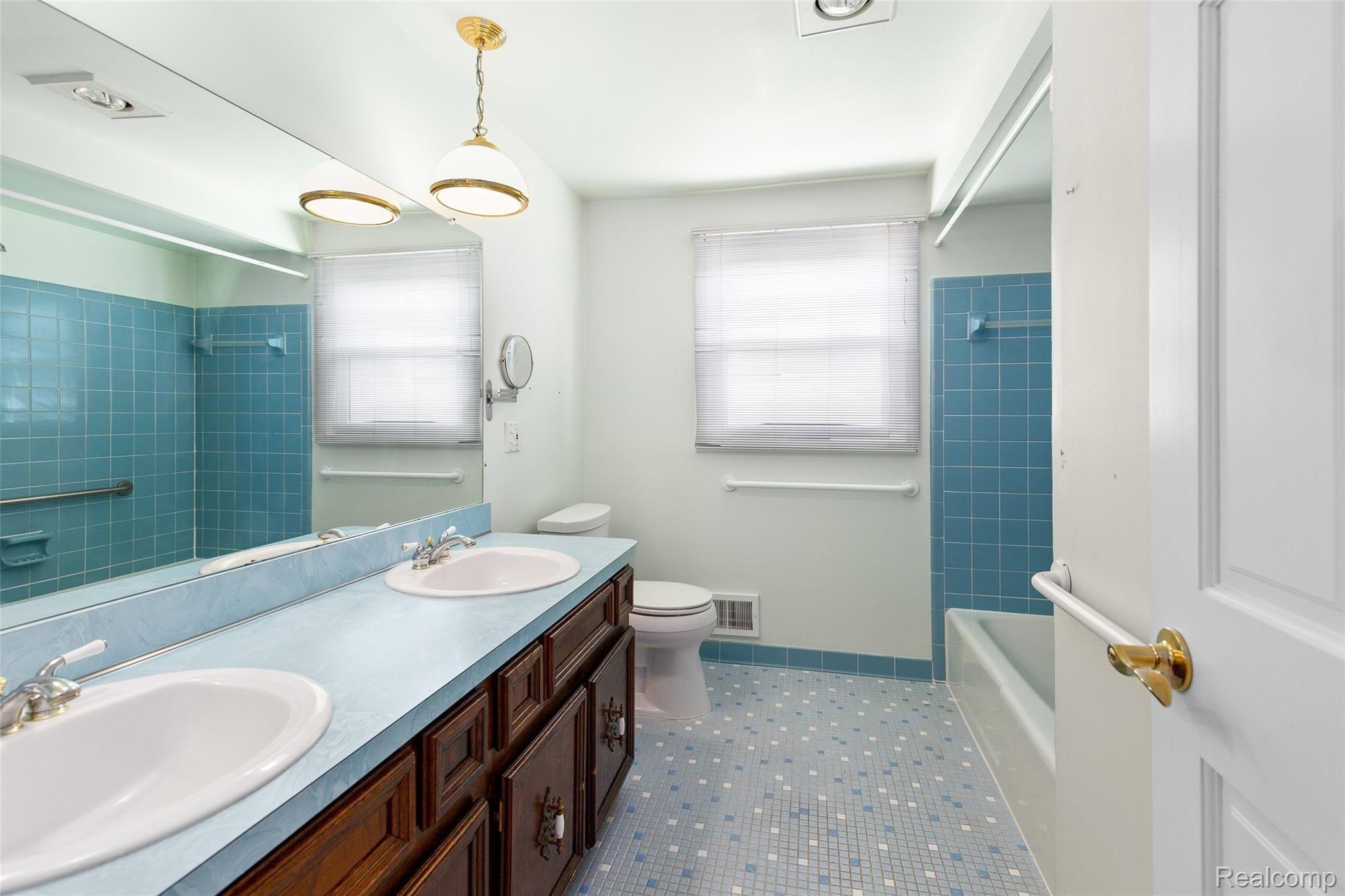 17672 Wayne Road Livonia, MI 48152 - Photo 16 of 23 Hall bathroom