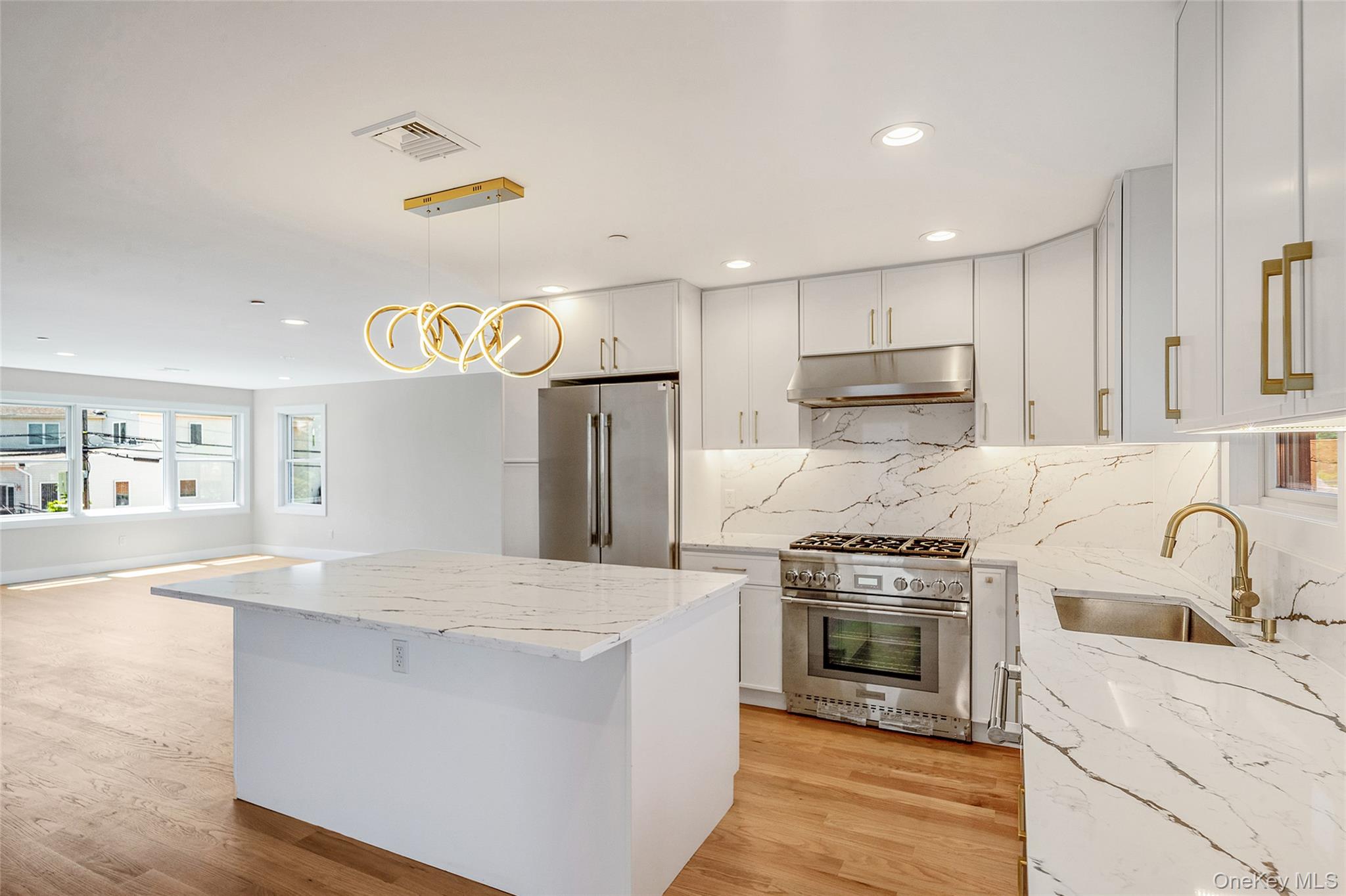 237 Mott Street Oceanside, NY 11572 - Photo 5 of 41