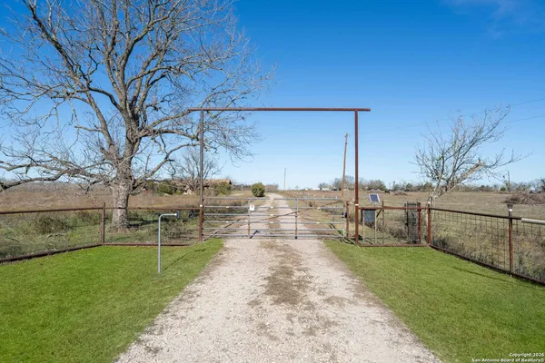 $930,000 | 19414 Lockwood Road, Manor, TX 78653