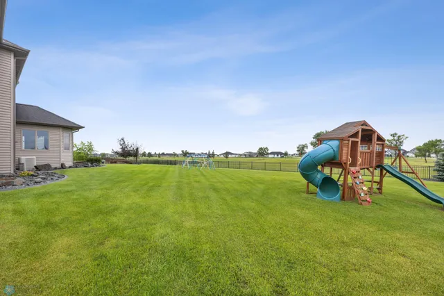 $864,995 | 120 Lindsey Court, Mapleton, ND 58059