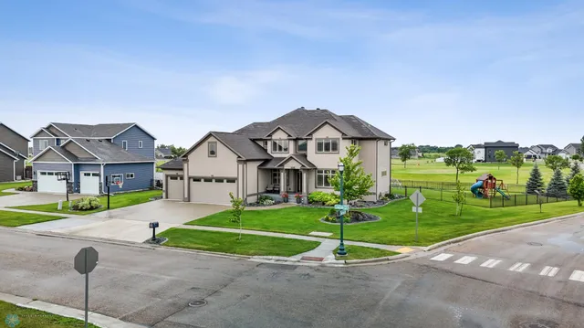 $864,995 | 120 Lindsey Court, Mapleton, ND 58059