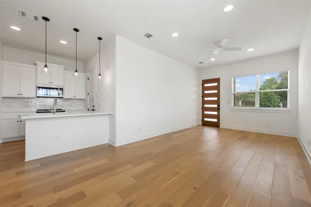 $1,850 | 308 East 20th Street, Unit 308, Georgetown, TX 78626