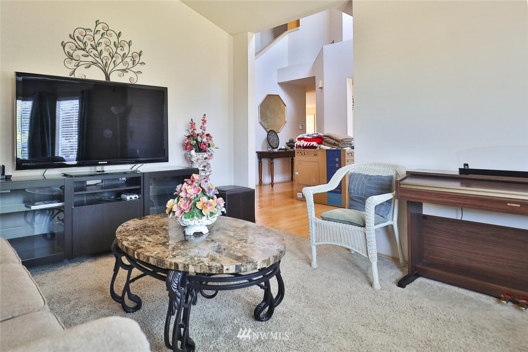923 Southwest 344th Place Federal Way, WA 98023 - Photo 5 of 34