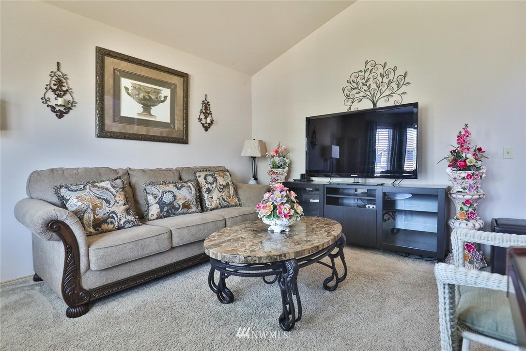 923 Southwest 344th Place Federal Way, WA 98023 - Photo 6 of 34