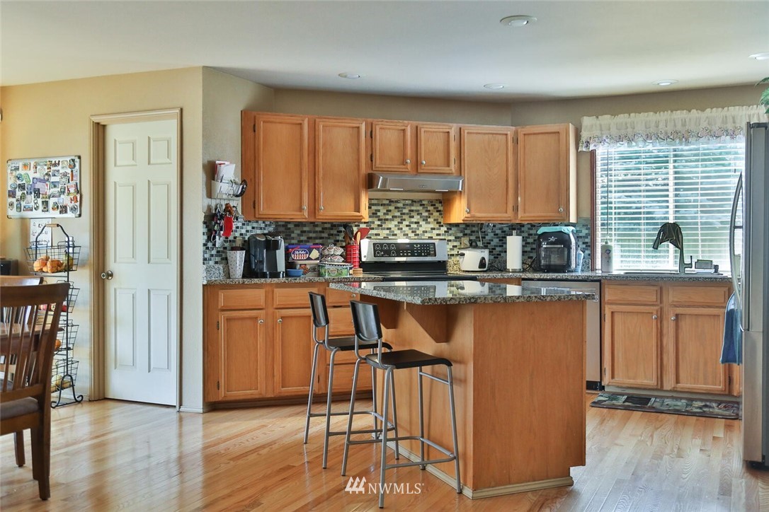 923 Southwest 344th Place Federal Way, WA 98023 - Photo 7 of 34