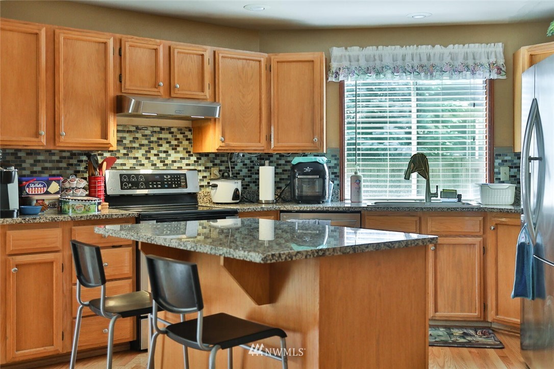 923 Southwest 344th Place Federal Way, WA 98023 - Photo 8 of 34
