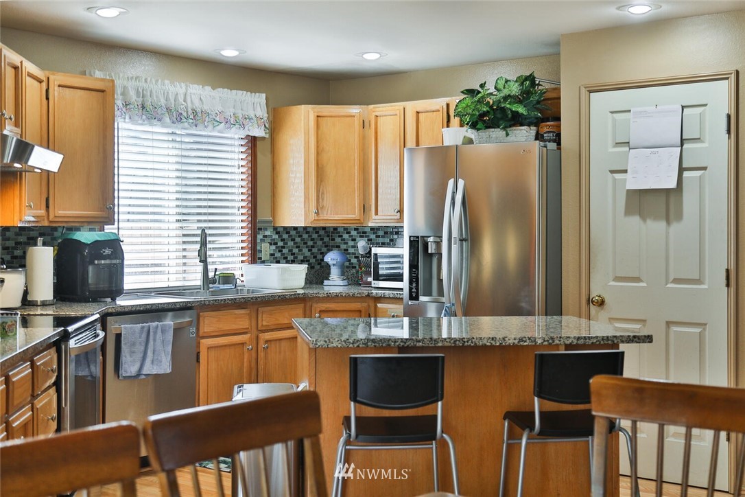 923 Southwest 344th Place Federal Way, WA 98023 - Photo 9 of 34