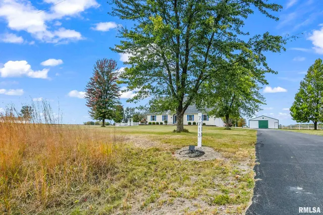 $465,000 | 7713 West Outer Road, Sherman, IL 62684