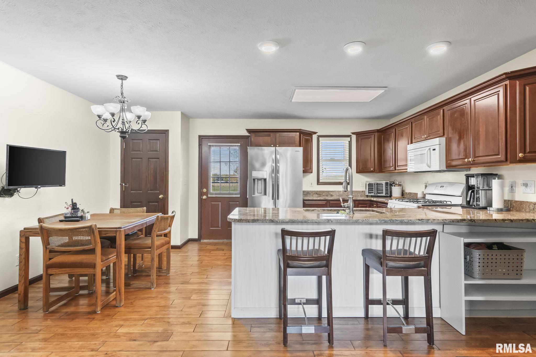 7713 West Outer Road Sherman, IL 62684 - Photo 8 of 41