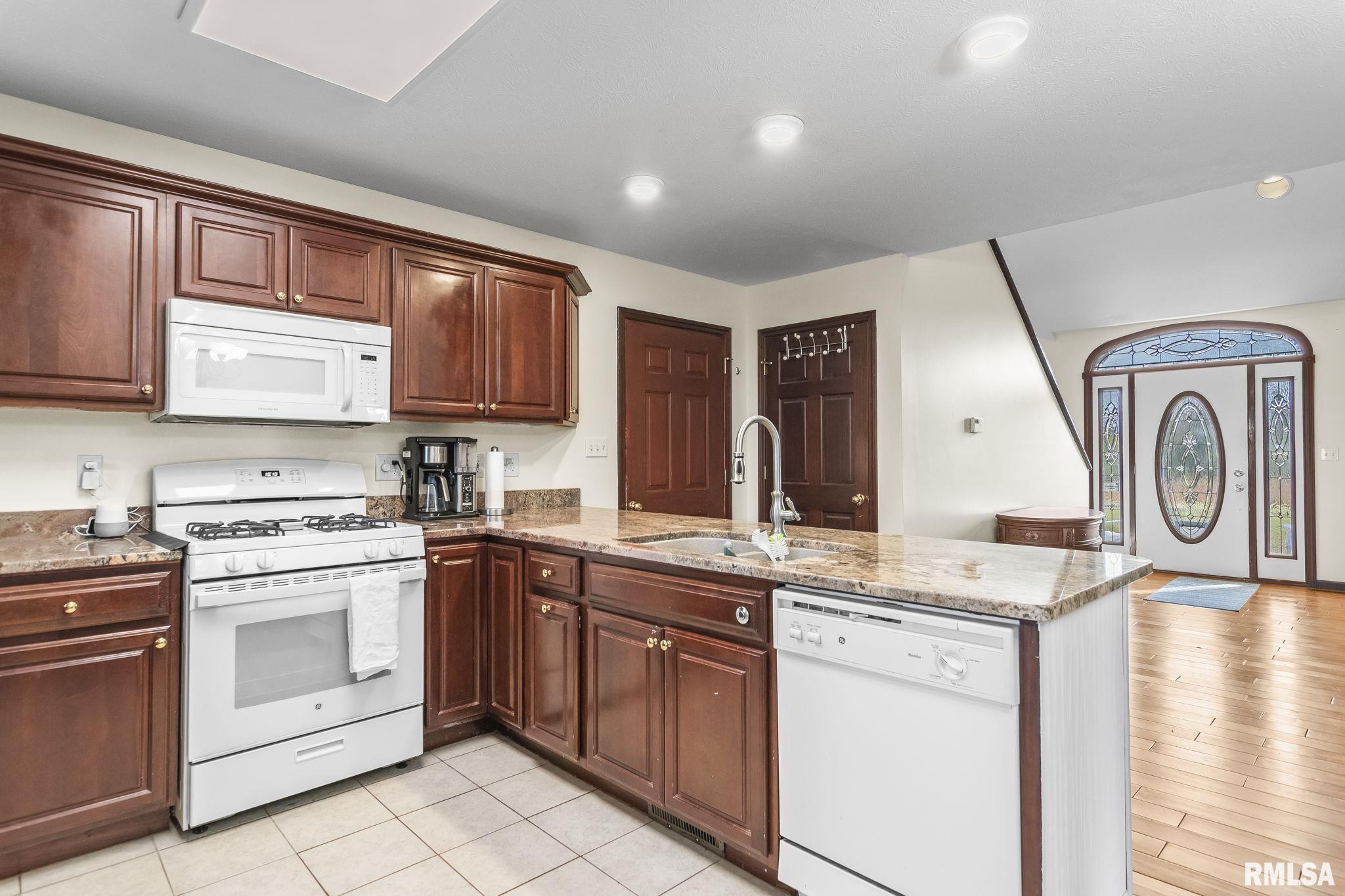 7713 West Outer Road Sherman, IL 62684 - Photo 10 of 41