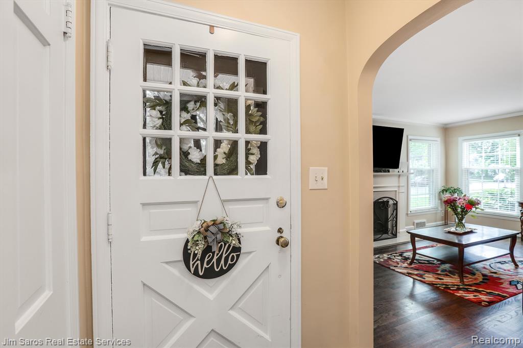 1330 Hampton Road Grosse Pointe Woods, MI 48236 - Photo 3 of 29