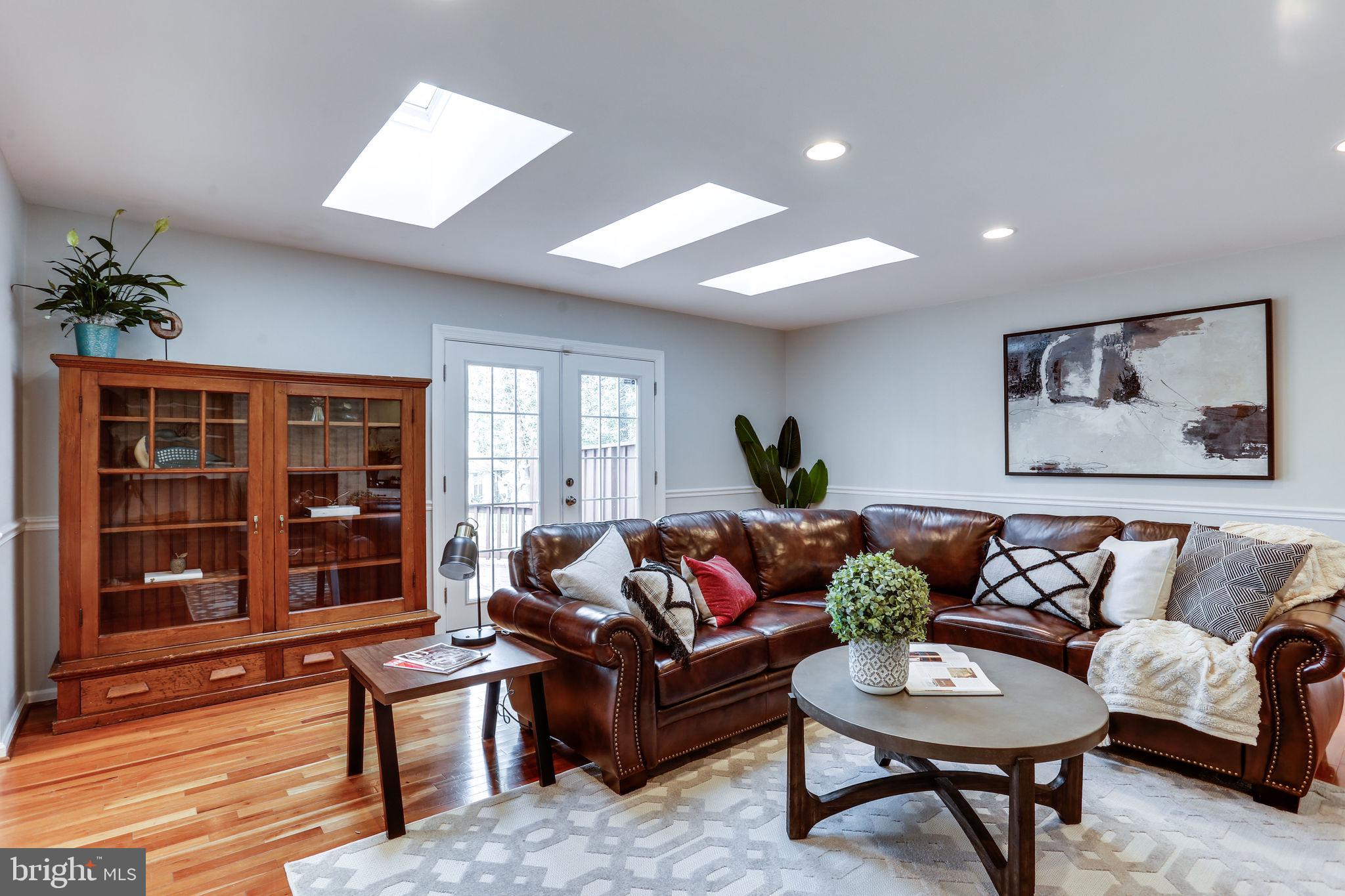 705 Ridge Drive McLean, VA 22101 - Photo 12 of 41 Family Room