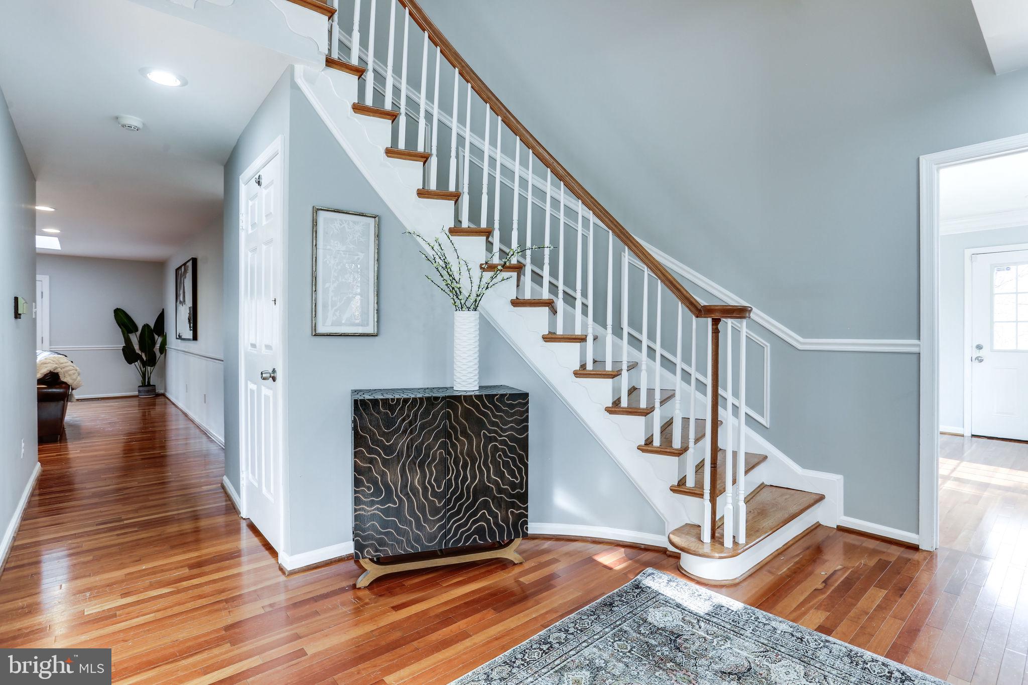 705 Ridge Drive McLean, VA 22101 - Photo 3 of 41 Light and bright foyer