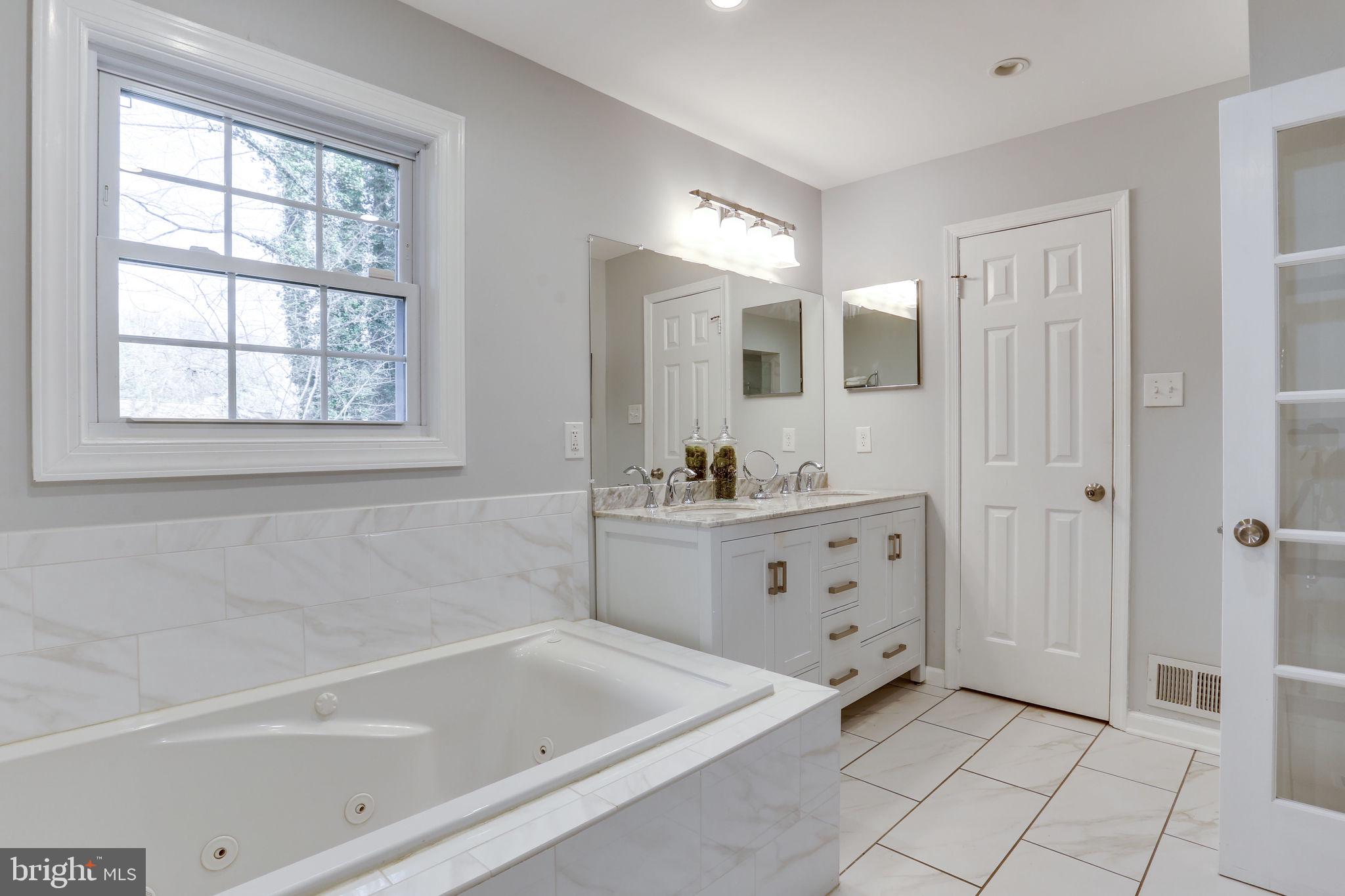 705 Ridge Drive McLean, VA 22101 - Photo 10 of 41 Master Bathroom