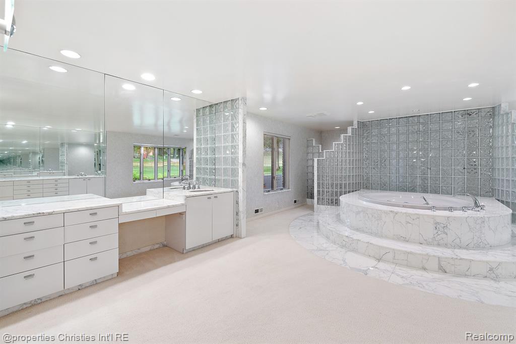 1895 Rathmor Road Bloomfield Hills, MI 48304 - Photo 46 of 58