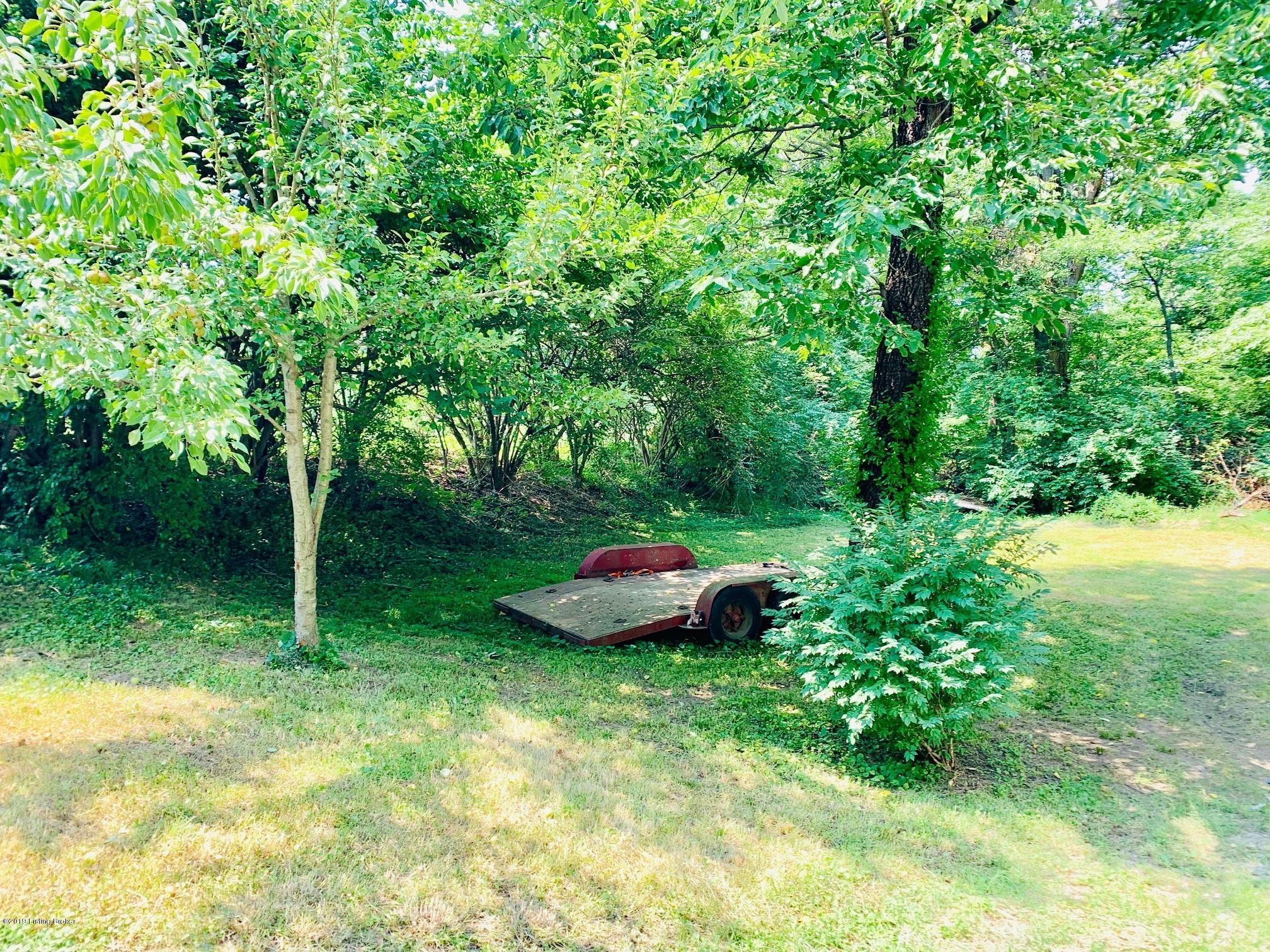 10401 Barricks Road Louisville, KY 40229 - Photo 14 of 19 17