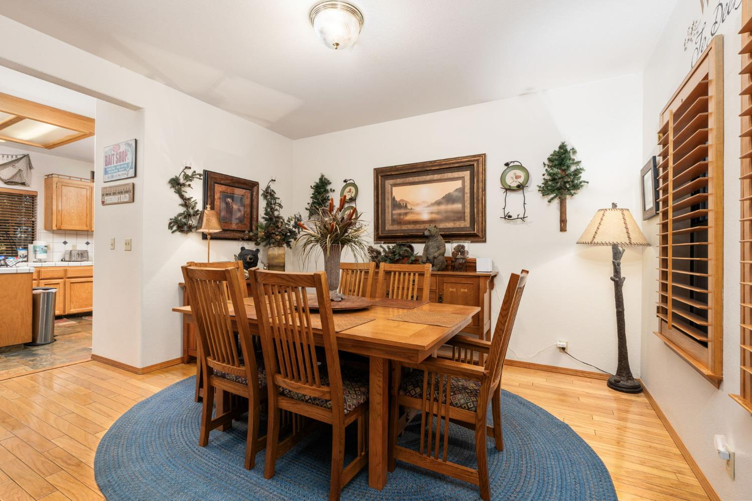 41811 Gray Rock Road Shaver Lake, CA 93664 - Photo 22 of 33 a view of a dining room with furniture