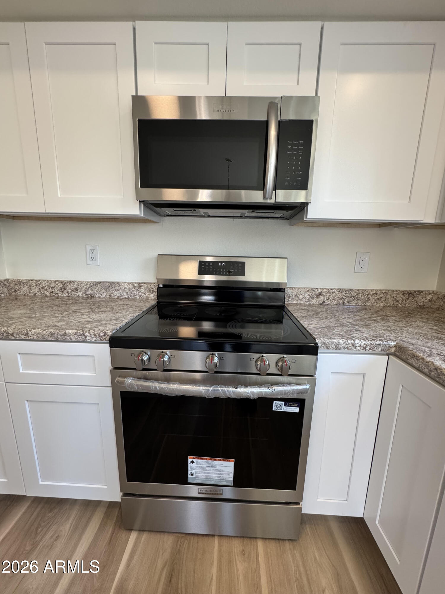 4728 West Harwell Road Laveen, AZ 85339 - Photo 17 of 27 New stove and micowave,