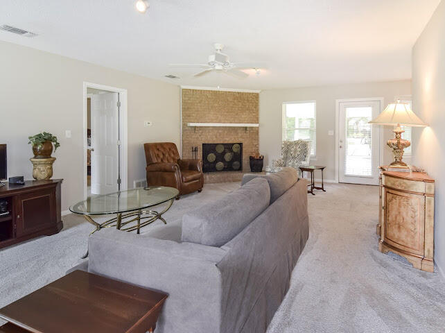 5367 Constitution Road Crestview, FL 32539 - Photo 5 of 16 Living Room