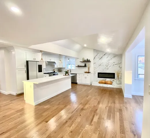 $1,495,000 | 105 South Quinsigamond Avenue, Shrewsbury, MA 01545