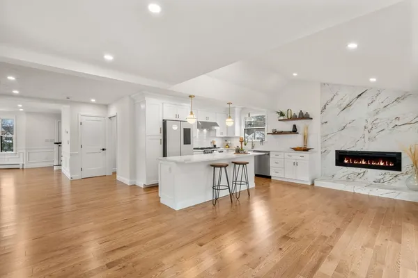 $1,250,000 | 105 South Quinsigamond Avenue, Shrewsbury, MA 01545