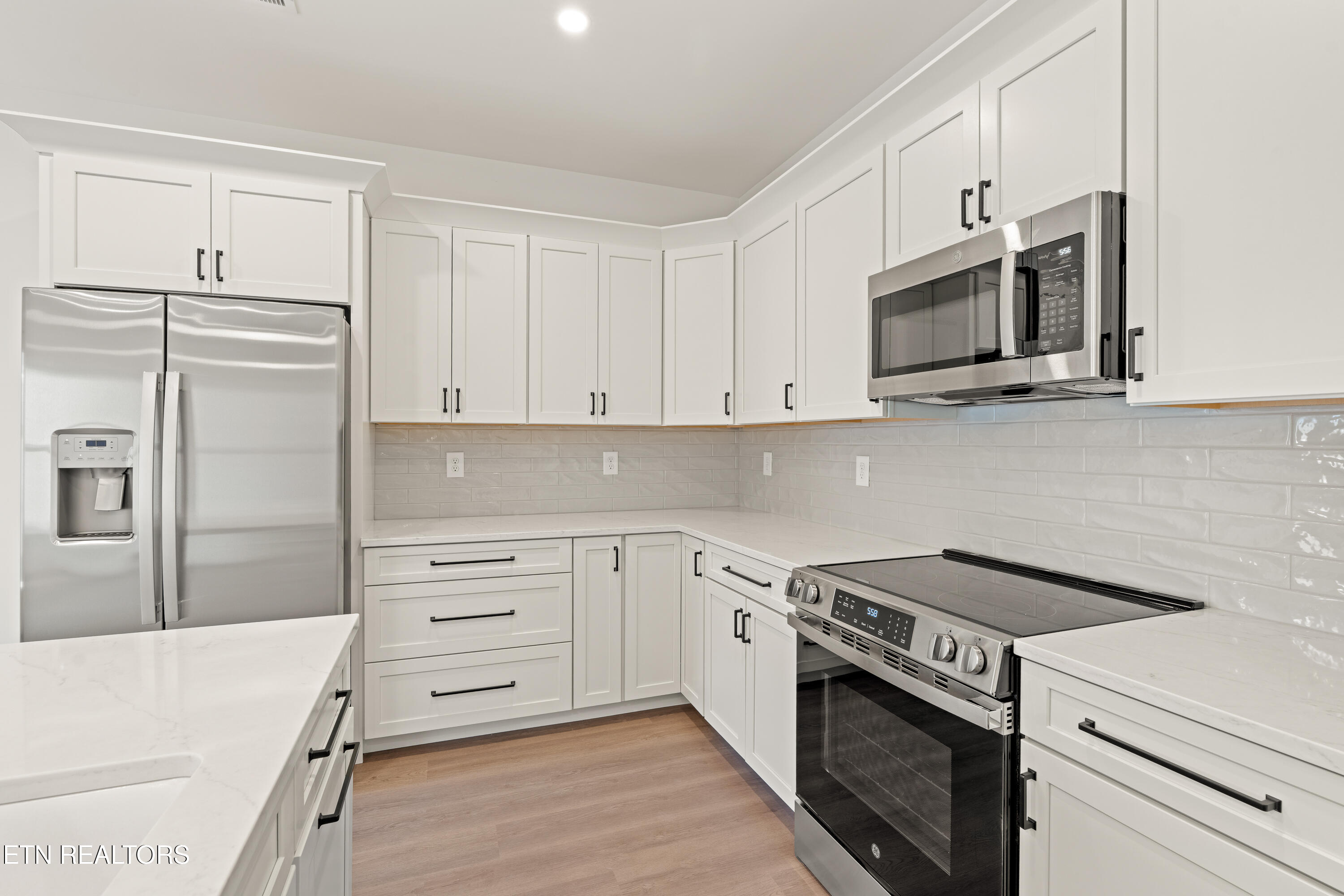 1339 Grace Ridge Drive Sevierville, TN 37862 - Photo 16 of 56 Kitchen