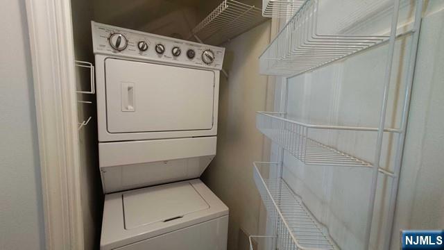 1052 Chedworth Circle Mahwah, NJ 07430 - Photo 12 of 16 a utility room with dryer and washer