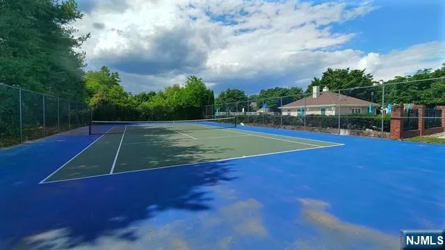 $369,000 | 1052 Chedworth Circle, Mahwah, NJ 07430