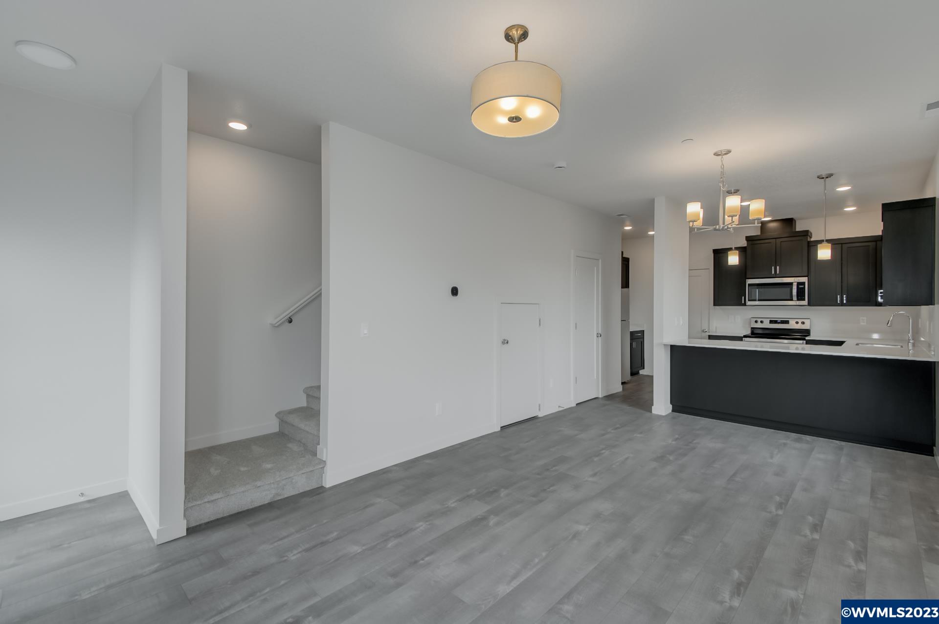 2077 Strong Road Southeast Salem, OR 97302 - Photo 4 of 14 Gallery Image 4