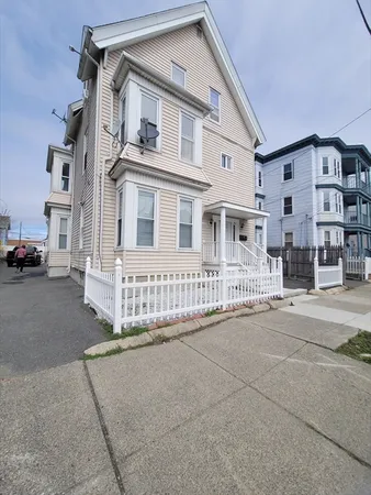 $3,000 | 26 Endicott Street, Unit 2, Lynn, MA 01902