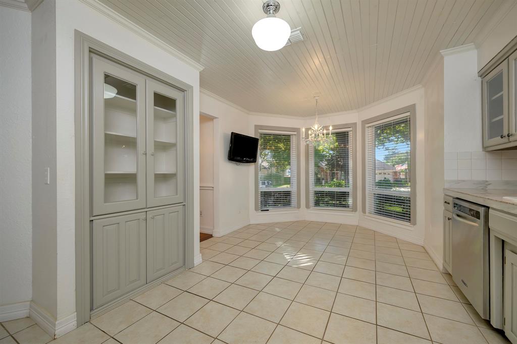 3409 Crescent Court Bedford, TX 76021 - Photo 13 of 40 a view of an empty room with window and cabinet