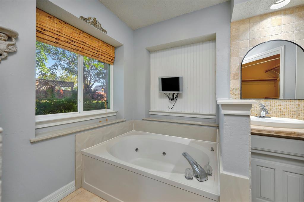 3409 Crescent Court Bedford, TX 76021 - Photo 22 of 40 a bathroom with a tub sink and mirror