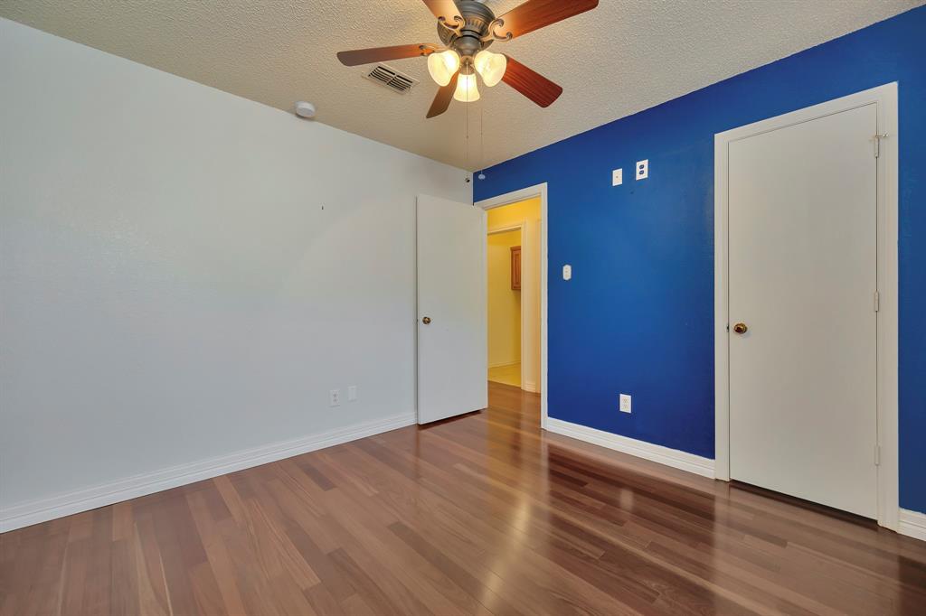 3409 Crescent Court Bedford, TX 76021 - Photo 29 of 40 an empty room with closet and a chandelier fan
