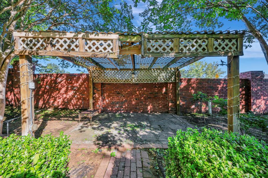 3409 Crescent Court Bedford, TX 76021 - Photo 38 of 40 an outdoor space with swimming pool