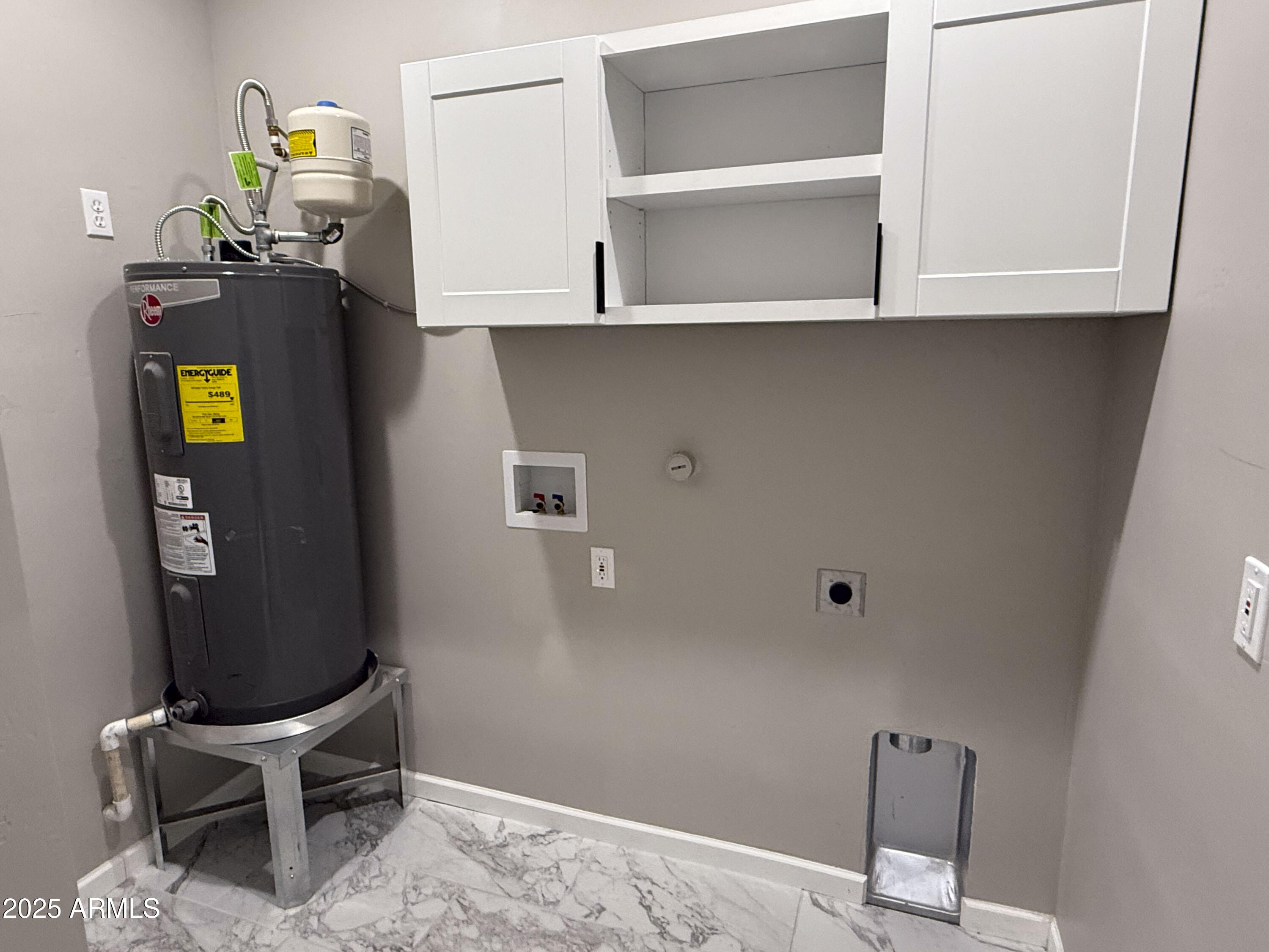 4850 East Oswego Street Rimrock, AZ 86335 - Photo 9 of 21 a room with a chair and gym equipment