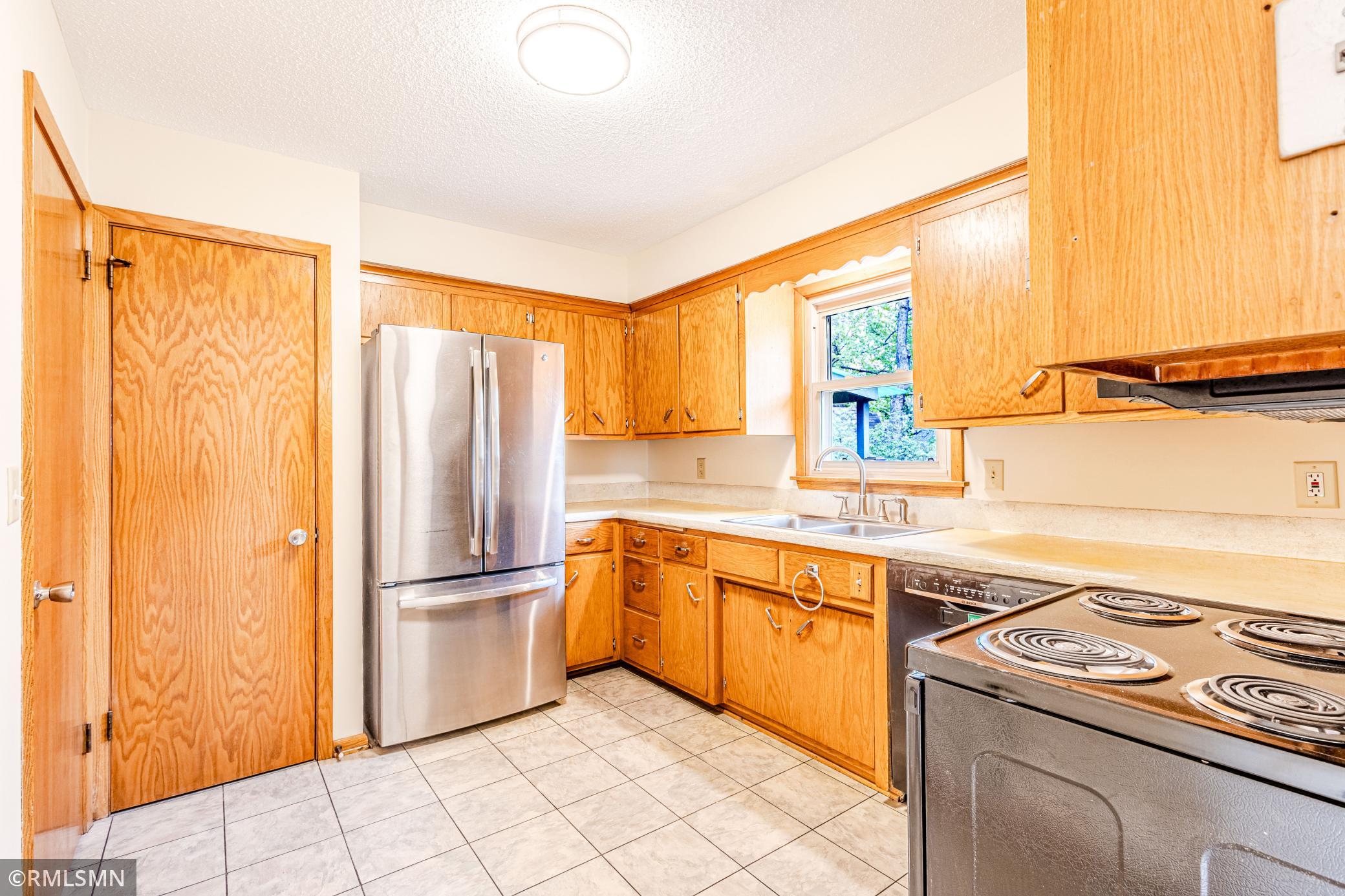 367 Manor Drive Northeast Spring Lake Park, MN 55432 - Photo 5 of 45
